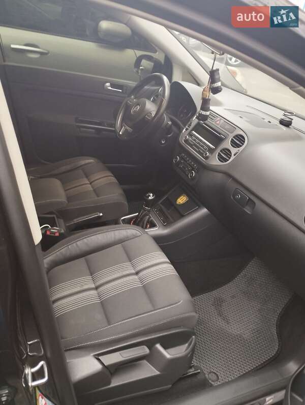 Хэтчбек Volkswagen Golf 2012 в Киеве