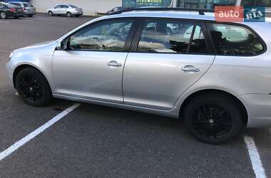 Универсал Volkswagen Golf 2010 в 