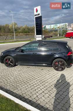Хетчбек Volkswagen Golf 2013 в 