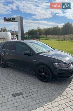 Хетчбек Volkswagen Golf 2013 в 