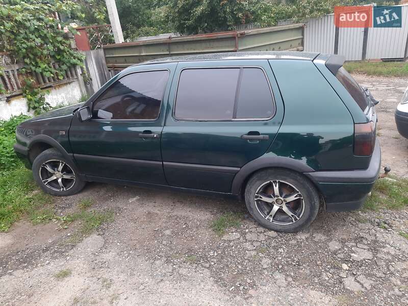 Хетчбек Volkswagen Golf 1995 в Чернівцях