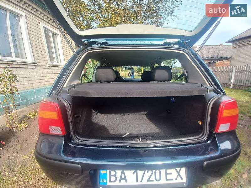 Хэтчбек Volkswagen Golf 2001 в Кропивницком