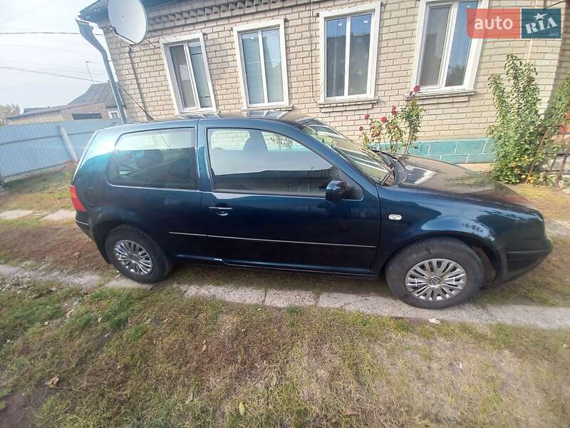 Хэтчбек Volkswagen Golf 2001 в Кропивницком