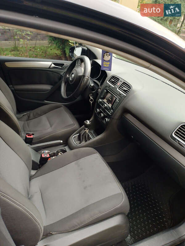 Хетчбек Volkswagen Golf 2010 в Івано-Франківську