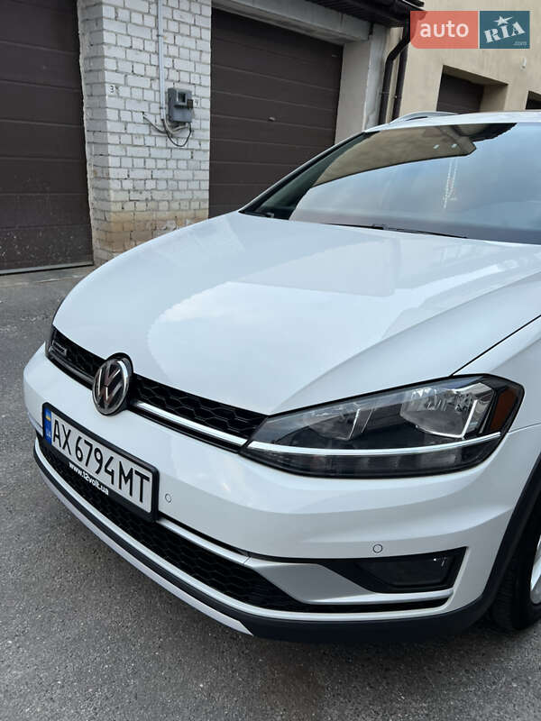 Універсал Volkswagen Golf 2017 в Харкові