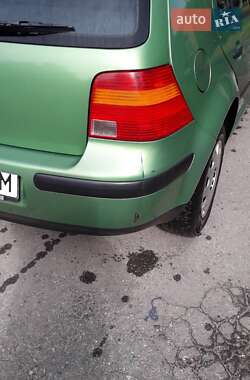 Хэтчбек Volkswagen Golf 1999 в 