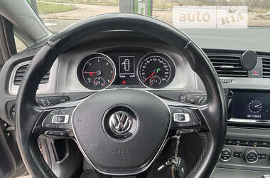 Универсал Volkswagen Golf 2015 в Сумах