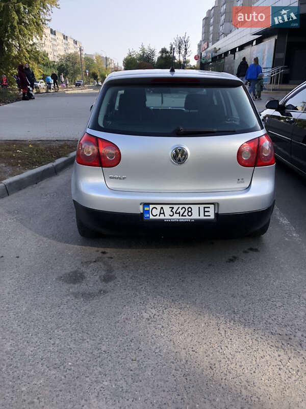 Хетчбек Volkswagen Golf 2004 в Черкасах