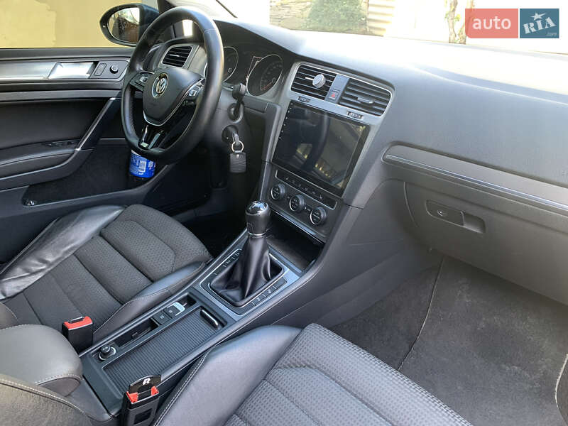 Хетчбек Volkswagen Golf 2013 в Заставній