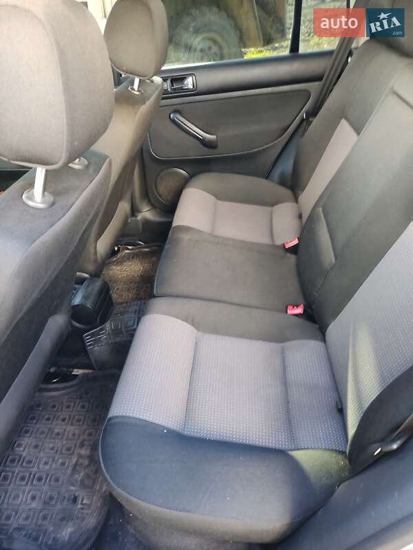 Універсал Volkswagen Golf 2002 в Миргороді