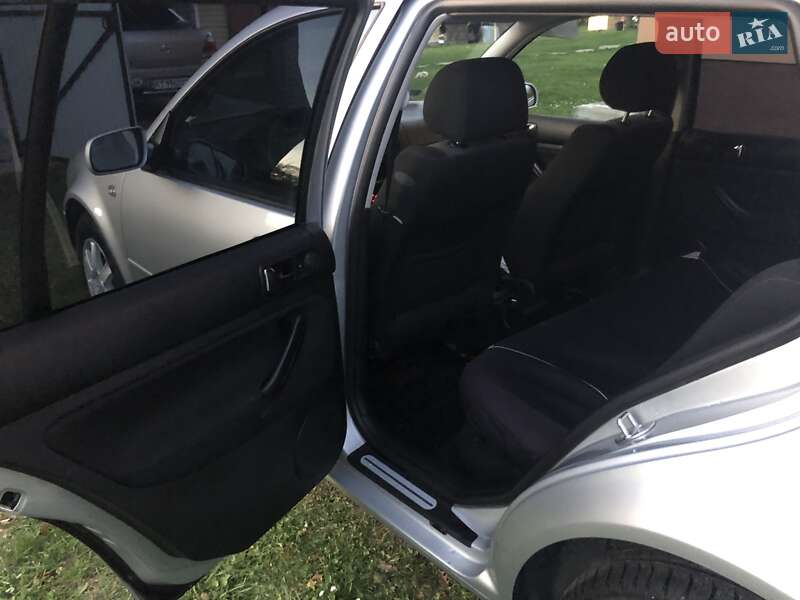 Хэтчбек Volkswagen Golf 2002 в Косове