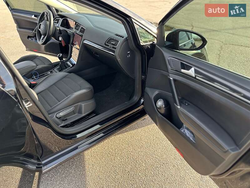 Універсал Volkswagen Golf 2015 в Харкові