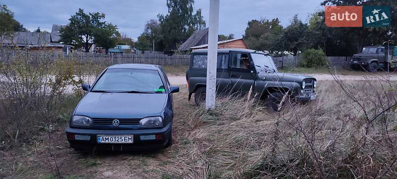 Хетчбек Volkswagen Golf 1994 в Зарічному