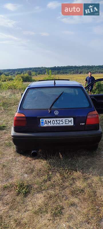 Хетчбек Volkswagen Golf 1994 в Зарічному