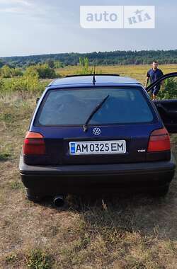 Хэтчбек Volkswagen Golf 1994 в Заречном