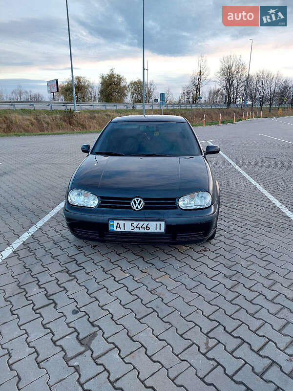 Хэтчбек Volkswagen Golf 2001 в Киеве