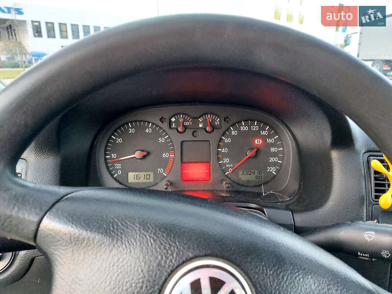 Хэтчбек Volkswagen Golf 2001 в Киеве