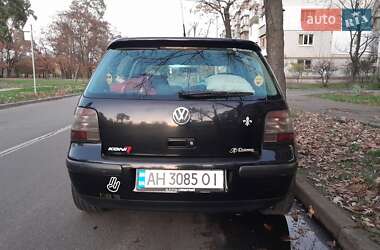 Хэтчбек Volkswagen Golf 2000 в 
