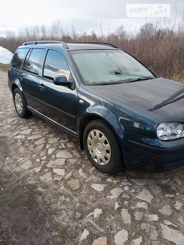 Универсал Volkswagen Golf 2004 в Глухове