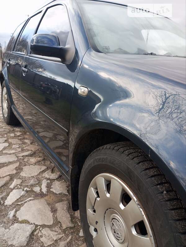 Универсал Volkswagen Golf 2004 в Глухове
