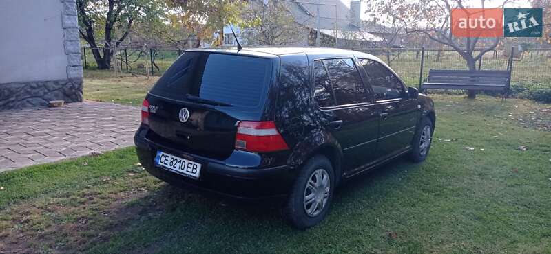 Хетчбек Volkswagen Golf 2003 в Вижниці
