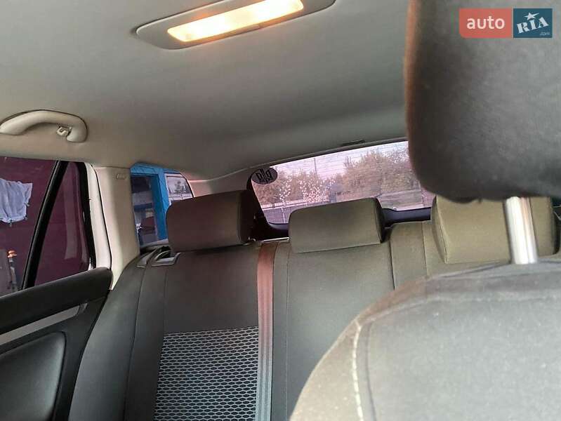 Универсал Volkswagen Golf 2011 в Луцке