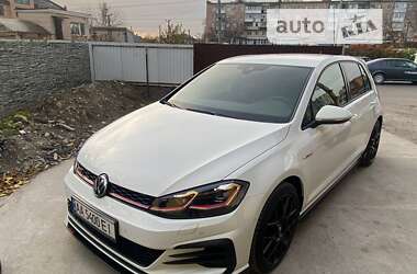 Хэтчбек Volkswagen Golf 2019 в Киеве