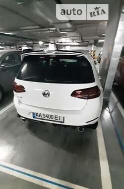 Хэтчбек Volkswagen Golf 2019 в Киеве