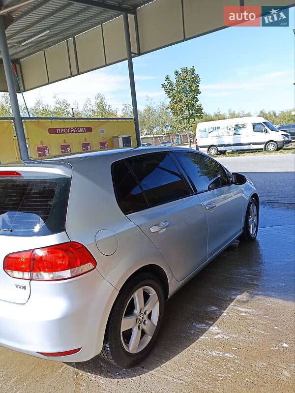 Хэтчбек Volkswagen Golf 2012 в Виноградове