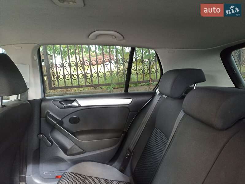 Хэтчбек Volkswagen Golf 2012 в Виноградове