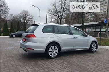 Хэтчбек Volkswagen Golf 2019 в Киеве