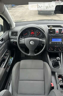 Хетчбек Volkswagen Golf 2006 в Чернігові