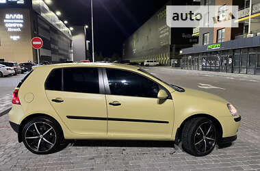 Хэтчбек Volkswagen Golf 2005 в Калуше