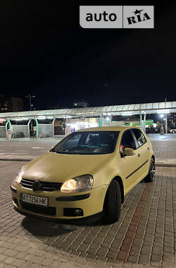 Хэтчбек Volkswagen Golf 2005 в Калуше