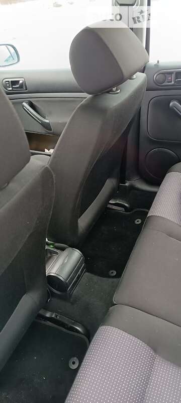 Хетчбек Volkswagen Golf 2002 в Гадячі