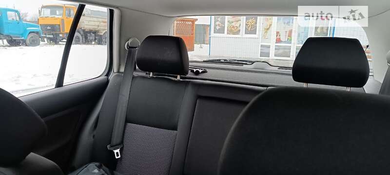 Хетчбек Volkswagen Golf 2002 в Гадячі