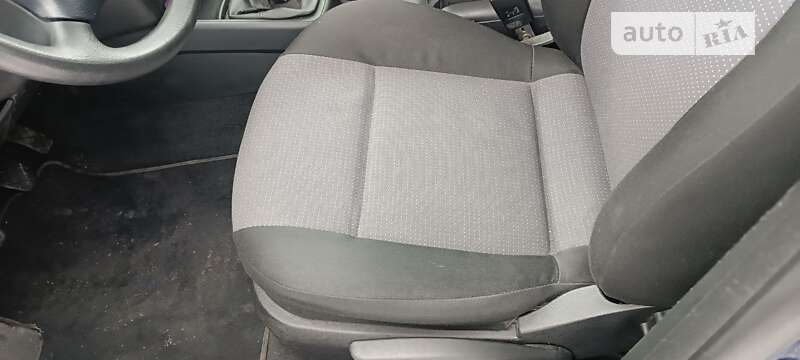 Хетчбек Volkswagen Golf 2002 в Гадячі