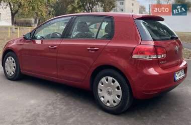 Хэтчбек Volkswagen Golf 2010 в 