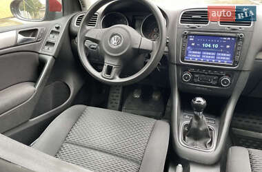 Хэтчбек Volkswagen Golf 2010 в 