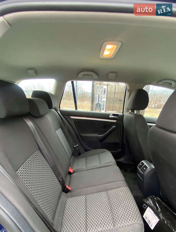 Универсал Volkswagen Golf 2010 в Хусте