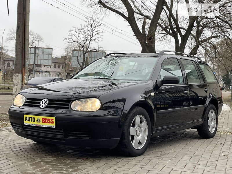 Універсал Volkswagen Golf 2000 в Миколаєві