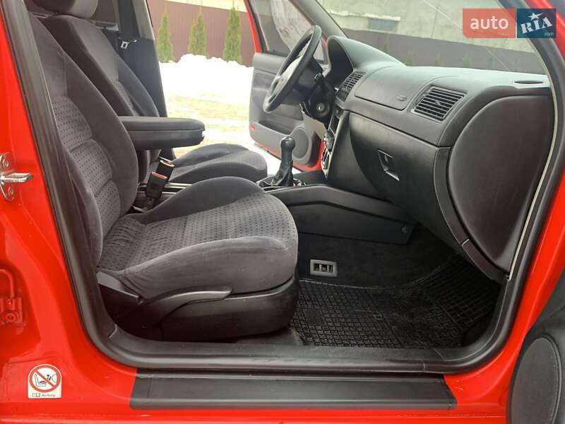 Хетчбек Volkswagen Golf 1999 в Тернополі