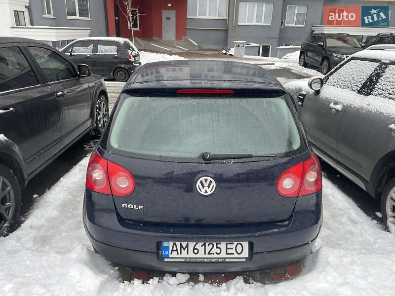 Хэтчбек Volkswagen Golf 2004 в Ворзеле