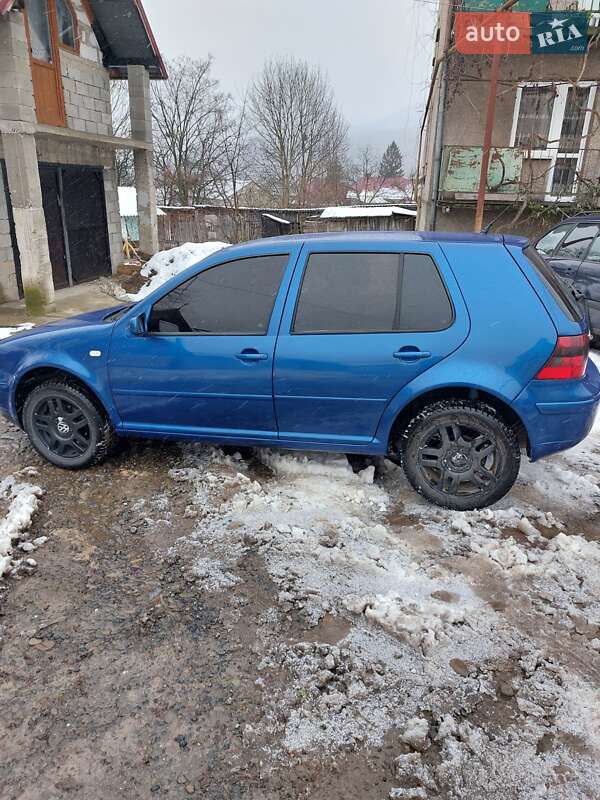 Хетчбек Volkswagen Golf 2001 в Перечині