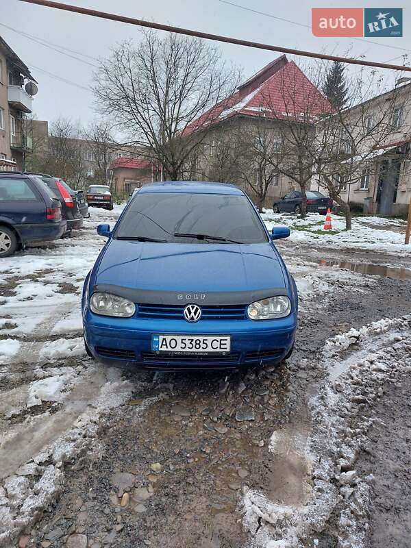 Хетчбек Volkswagen Golf 2001 в Перечині