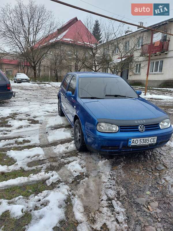 Хетчбек Volkswagen Golf 2001 в Перечині