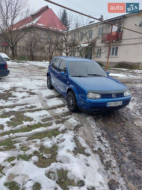 Хетчбек Volkswagen Golf 2001 в Перечині