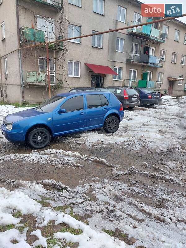 Хетчбек Volkswagen Golf 2001 в Перечині