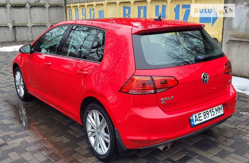 Хетчбек Volkswagen Golf 2015 в Дніпрі