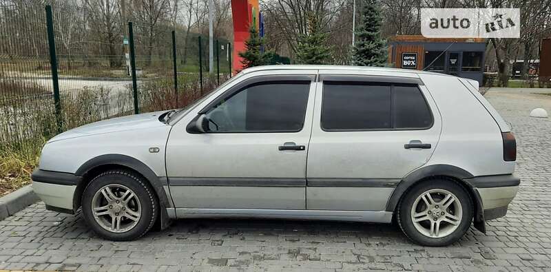 Хетчбек Volkswagen Golf 1997 в Кам'янському фото Хетчбек Volkswagen Golf 1997 в Кам'янському